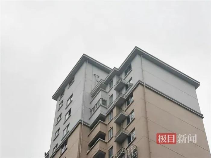 发地：进小区无需门禁邻居们未听到呼救声AG旗舰厅ios实探“女主播遇害”事(图4)