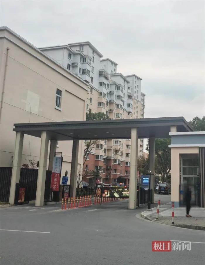 发地：进小区无需门禁邻居们未听到呼救声AG旗舰厅ios实探“女主播遇害”事(图2)