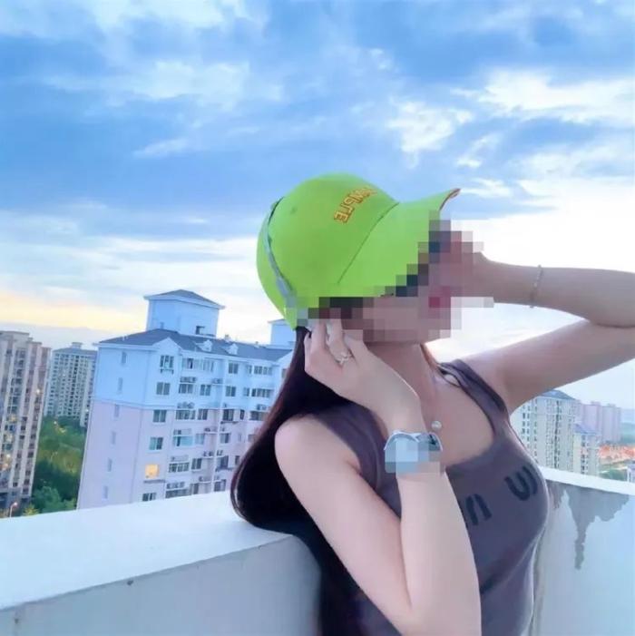 发地：进小区无需门禁邻居们未听到呼救声AG旗舰厅ios实探“女主播遇害”事(图3)