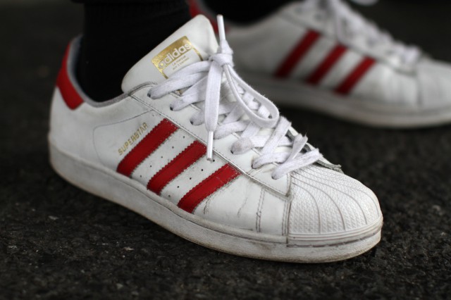 鞋子好搭配衣服百搭鞋子推荐AG旗舰厅入口什么颜色的(图2)